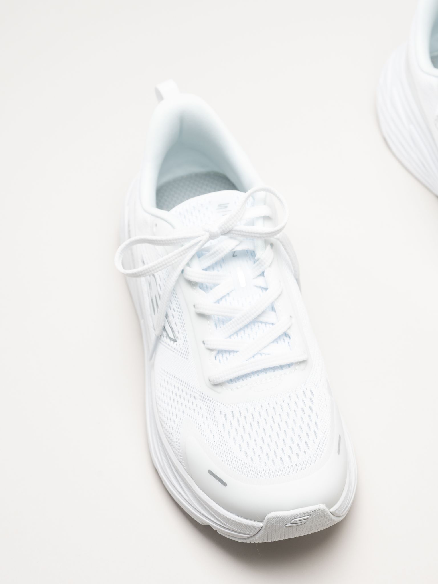 Skechers - Max Cushioning Elite 3 - Vita sportskor i mesh