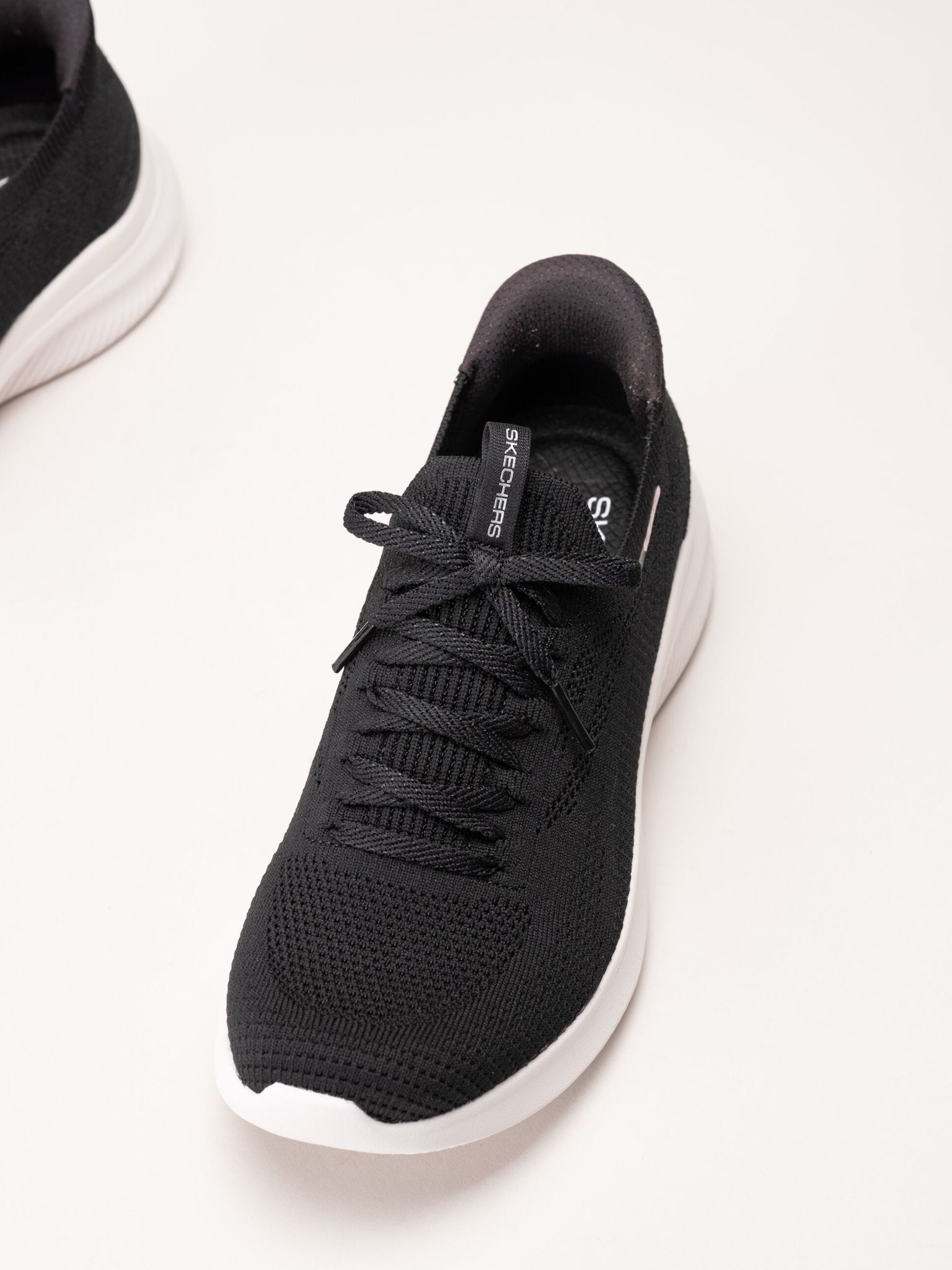 Skechers - Ultra Flex 4.0 - Svarta slip ins sneakers