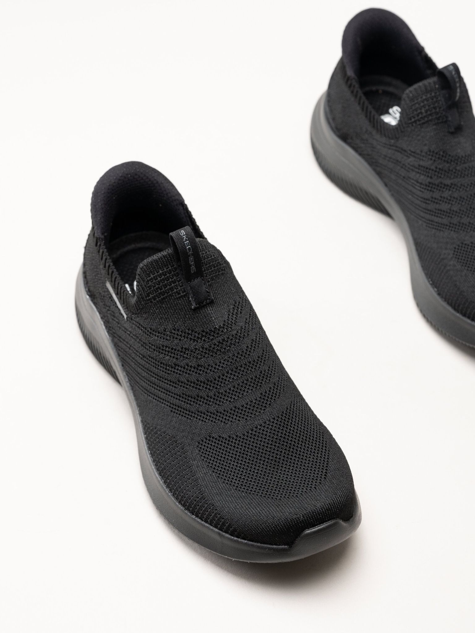 Skechers - Ultra Flex 4.0 - Svarta slip-ins sneakers