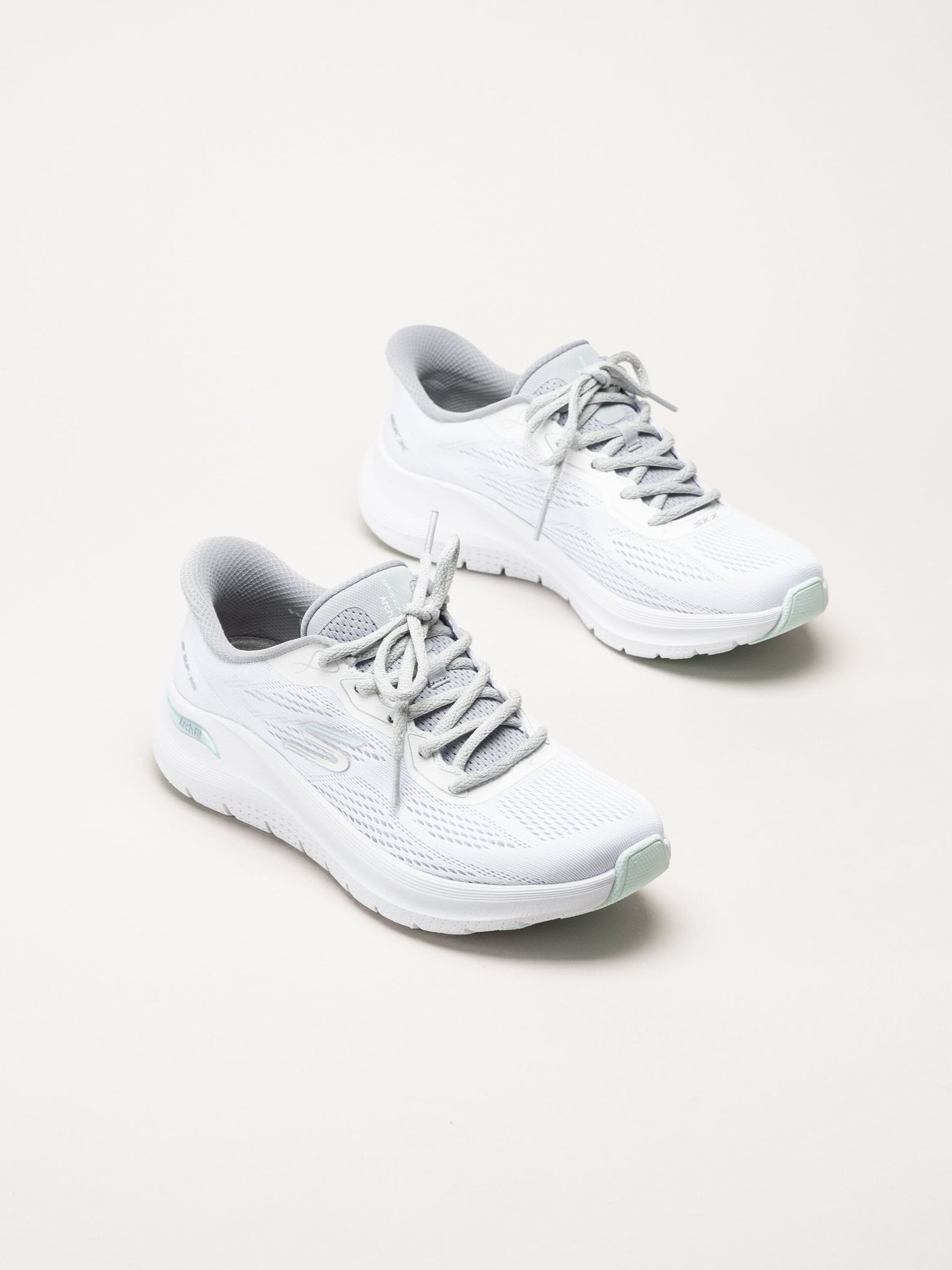 Skechers - Arch Fit 2.0 - Vita slip-ins sneakers i mesh