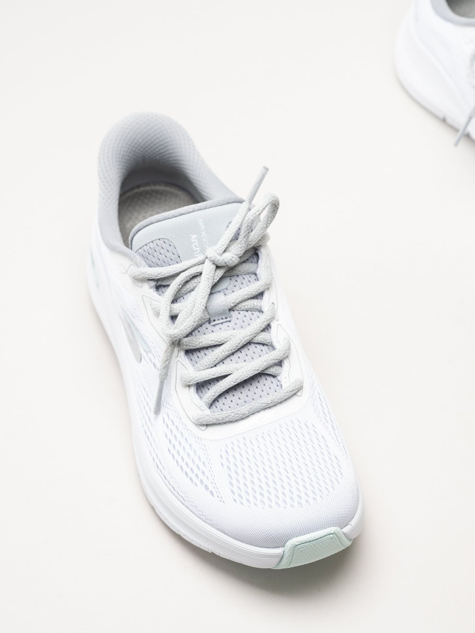 Skechers - Arch Fit 2.0 - Vita slip-ins sneakers i mesh