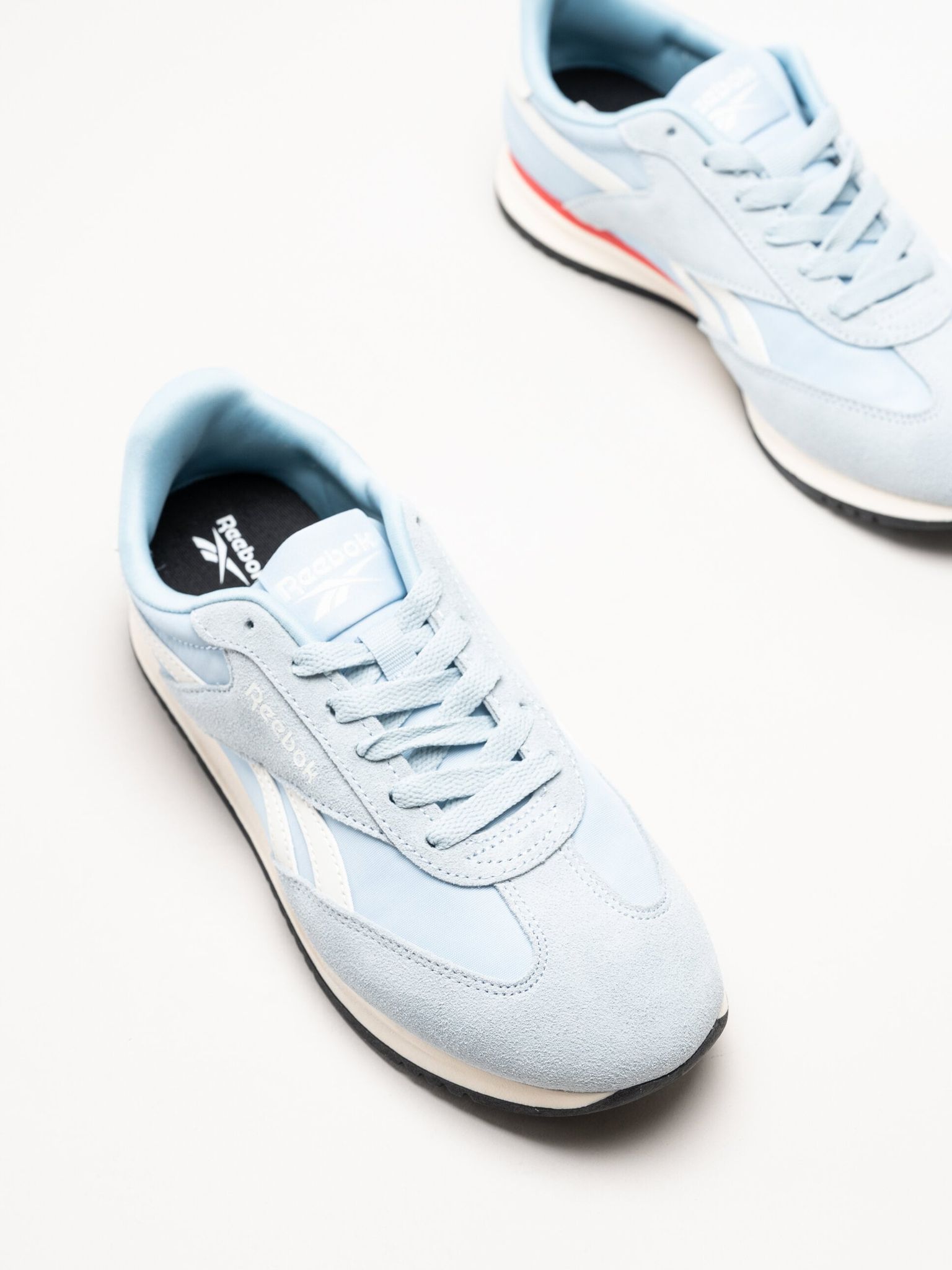 Reebok - World 70 - Ljusblå sneakers i nylon och mocka