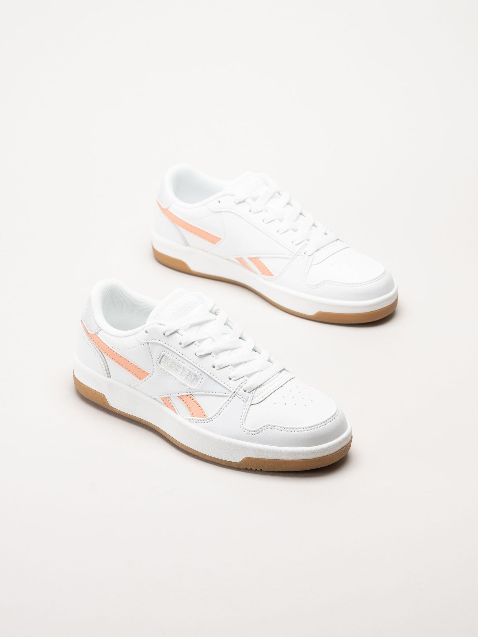 Reebok - Match PrimeV2 - Vita sneakers i skinnimitation