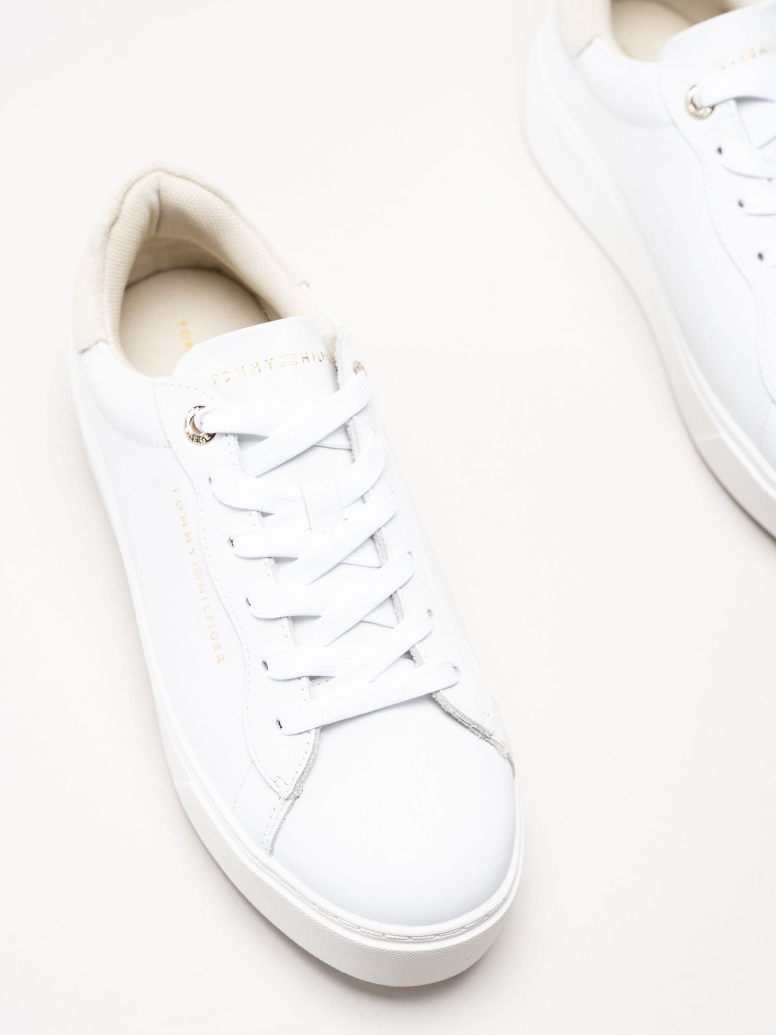 Tommy Hilfiger - Seren Platform 9C - Vita sneakers i skinn