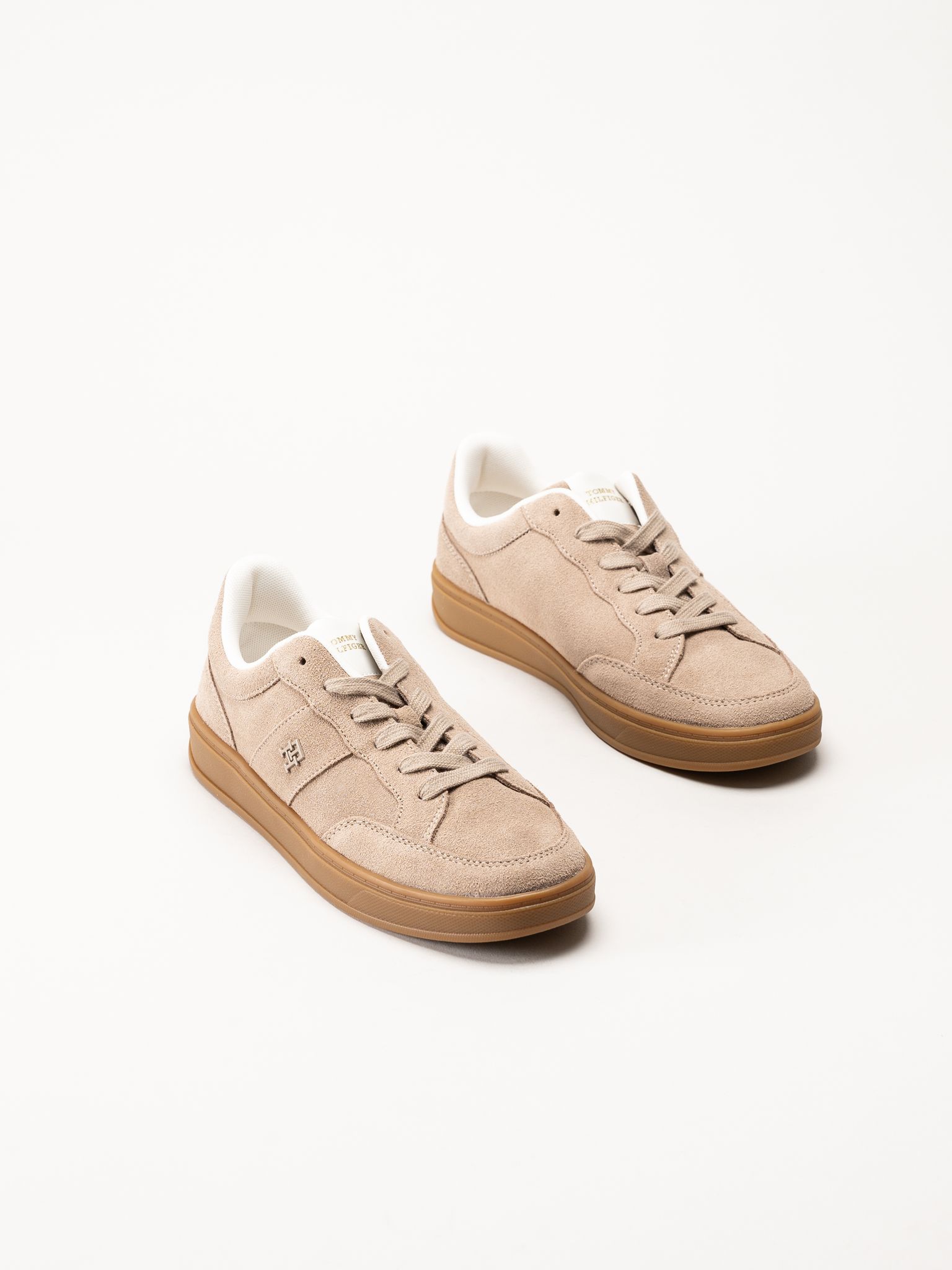 Tommy Hilfiger - TH Heritage Court Sneaker Sued - Beige sneakers i mocka