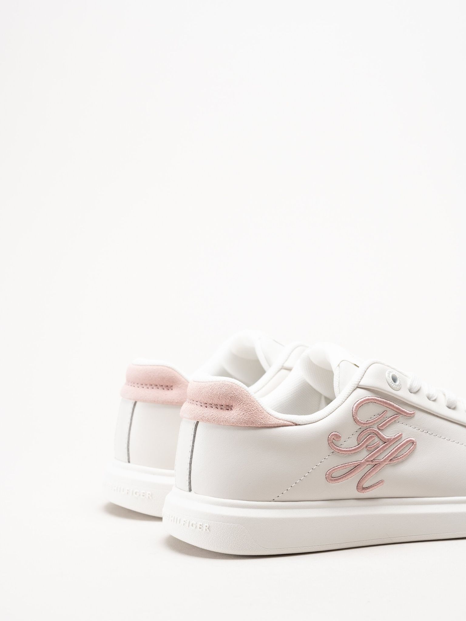 Tommy Hilfiger - Icon Court Script - Vita sneakers i skinn