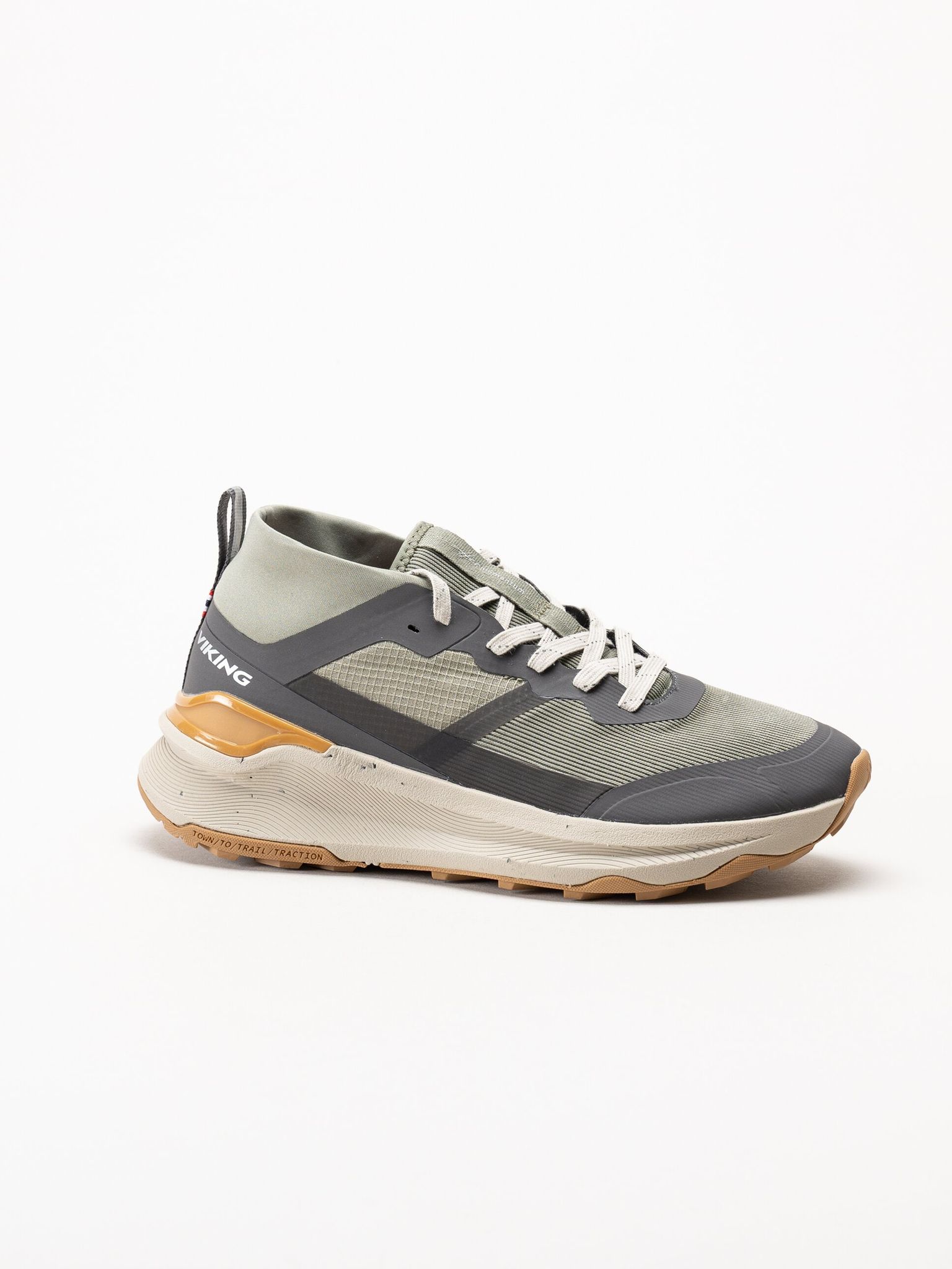Viking Footwear - Her Momentum - Gröna sneakers med GoreTex