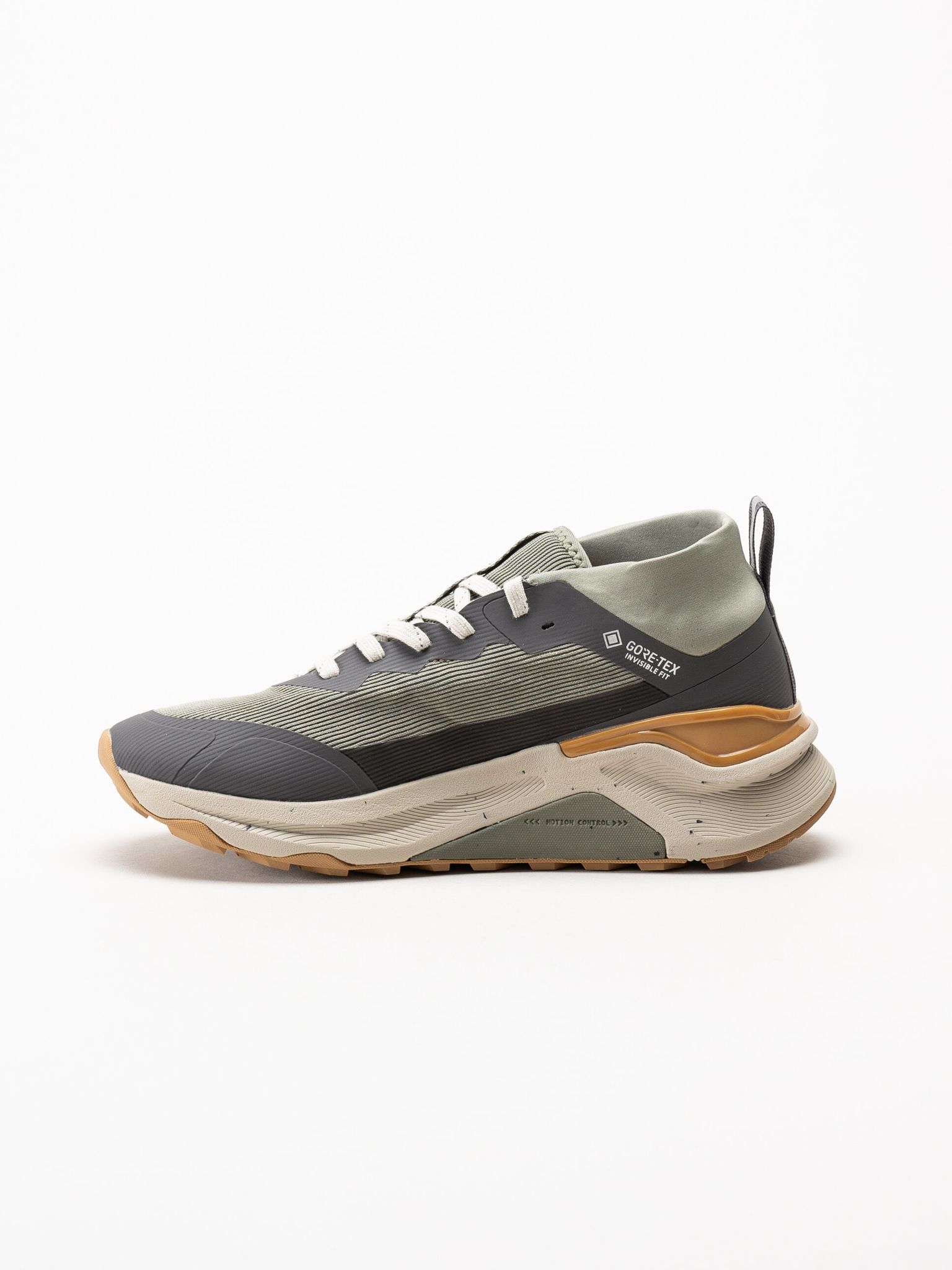 Viking Footwear - Her Momentum - Gröna sneakers med GoreTex
