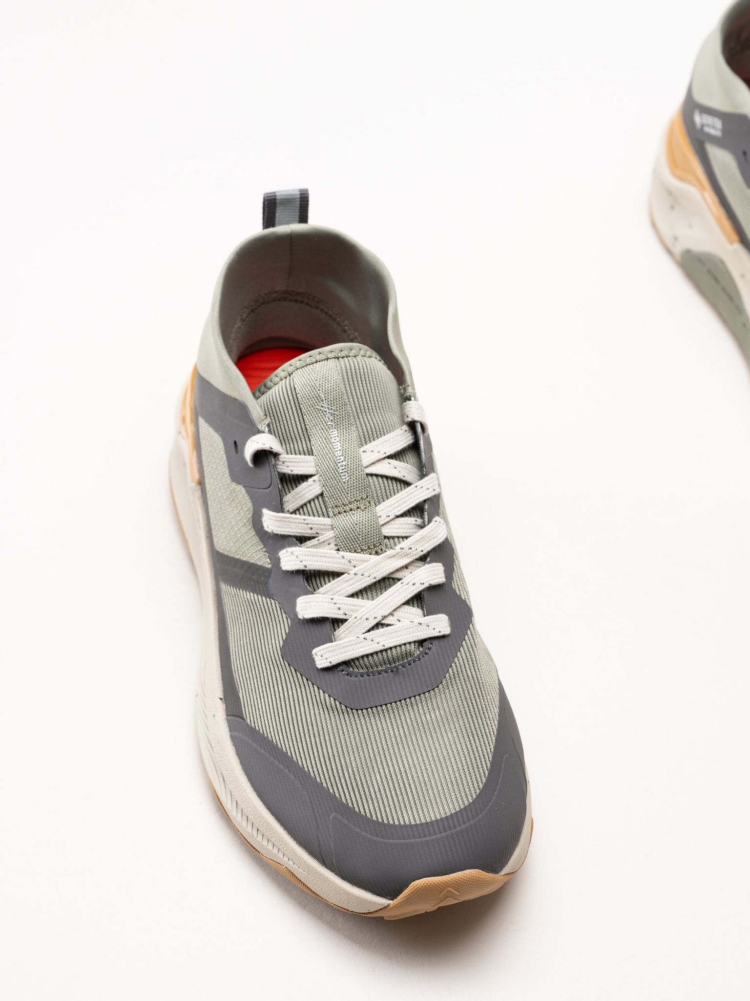 Viking Footwear - Her Momentum - Gröna sneakers med GoreTex