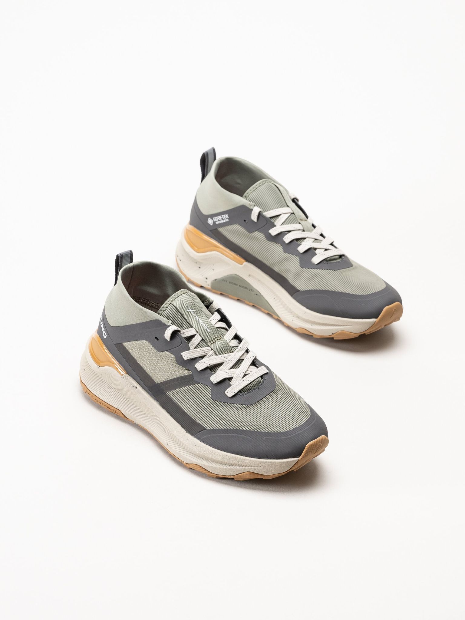 Viking Footwear - Her Momentum - Gröna sneakers med GoreTex