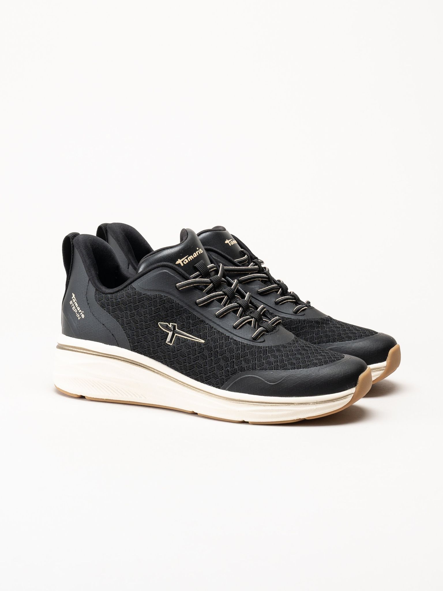 Tamaris - Svarta sneakers med kilklack
