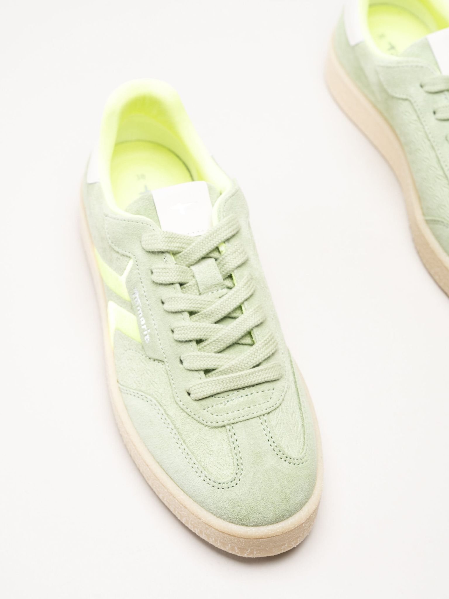 Tamaris - Gröna sneakers i nubuck