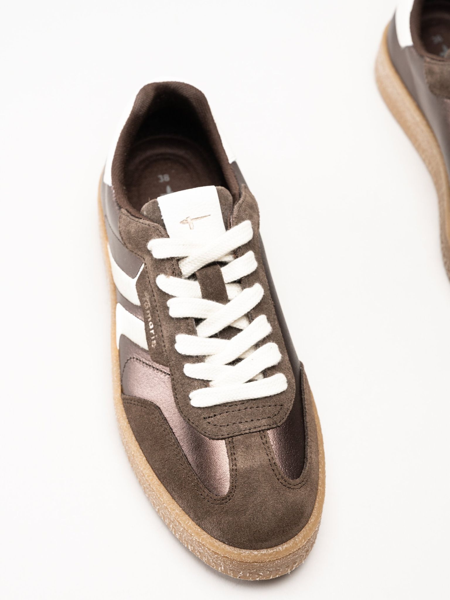 Tamaris - Mörkbruna sneakers i skinn och mocka