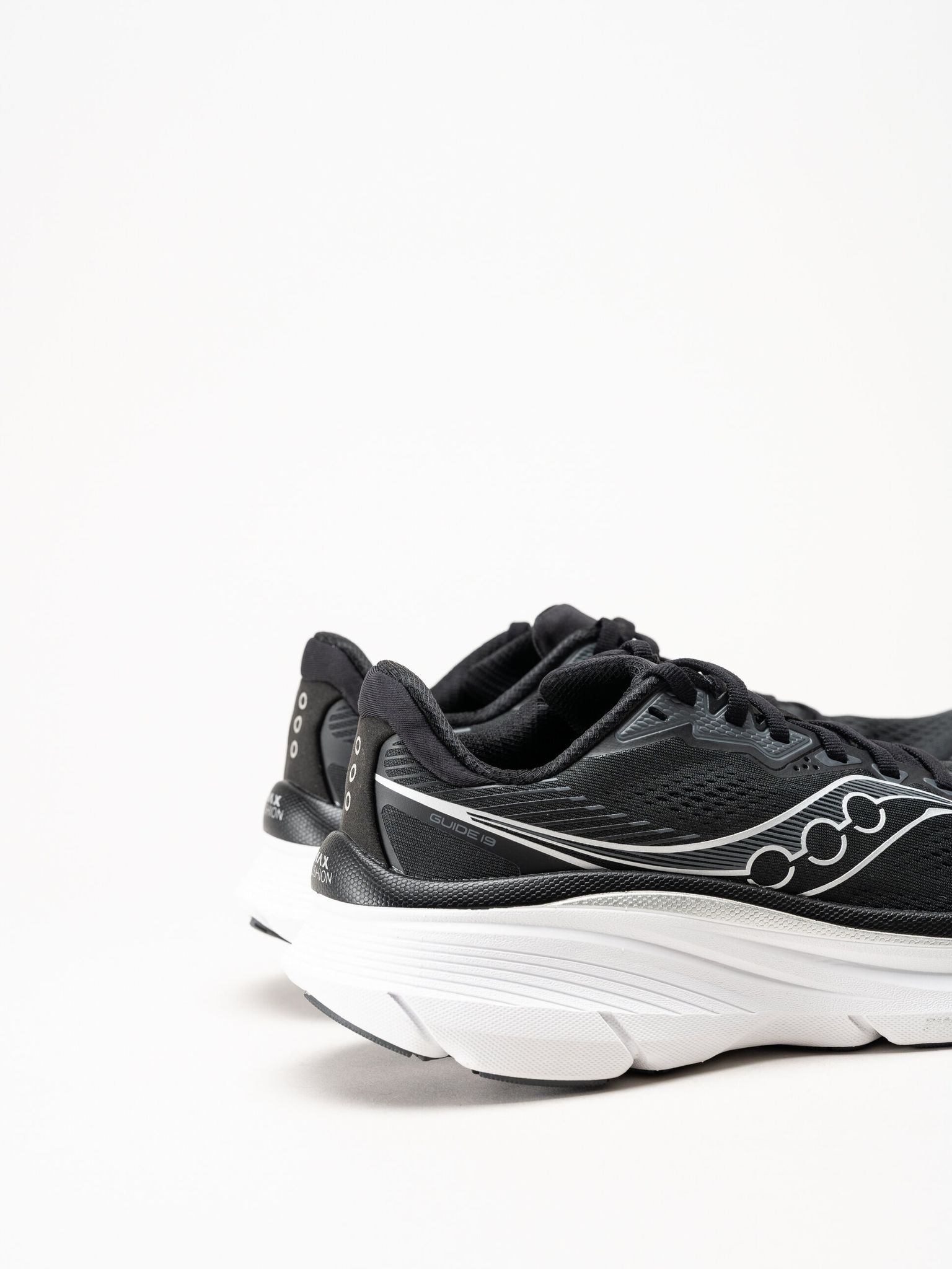 Saucony Original - Guide 19 - Svarta sneakers i textil