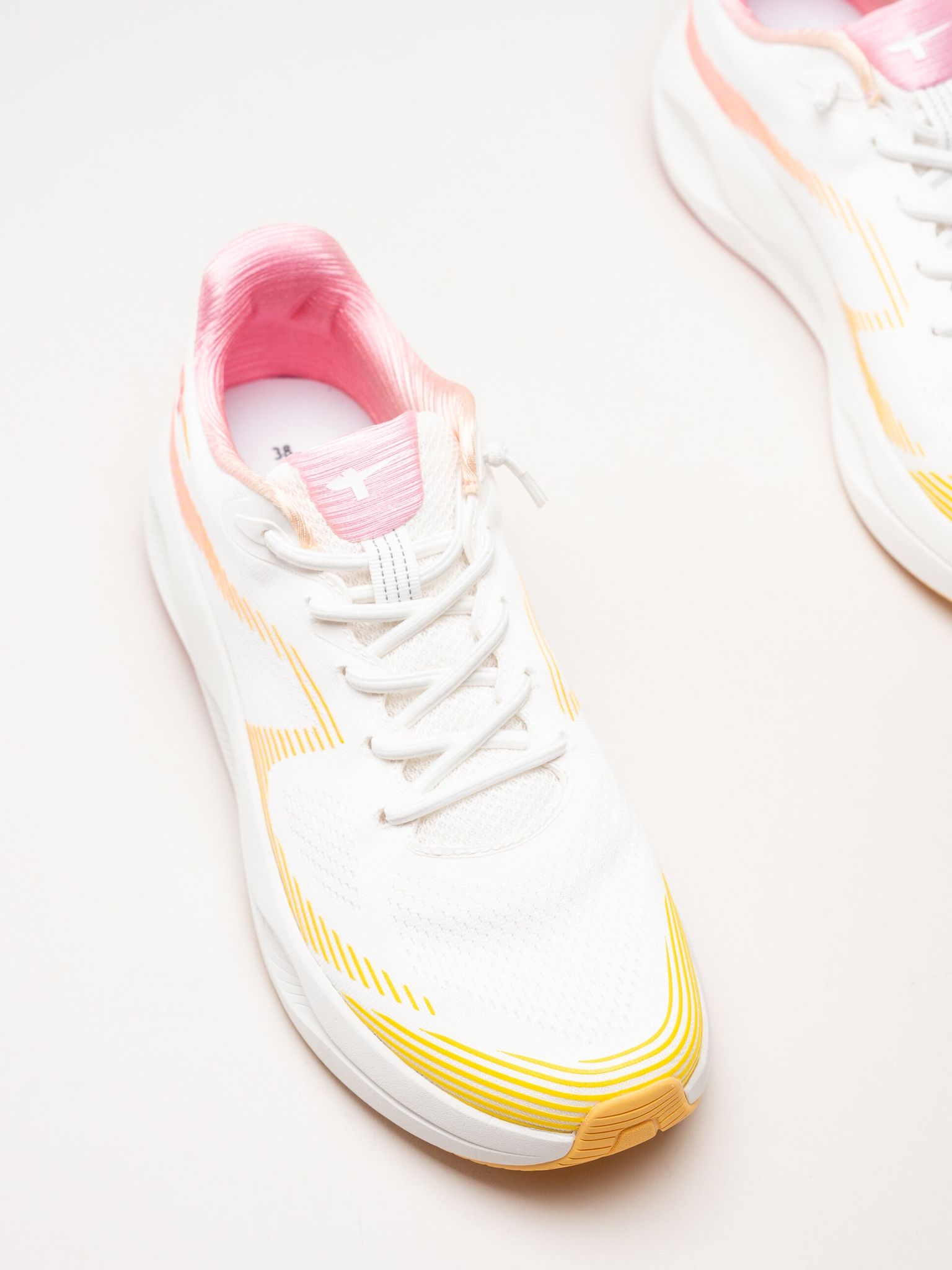 Tamaris - Vita sneakers i mesh