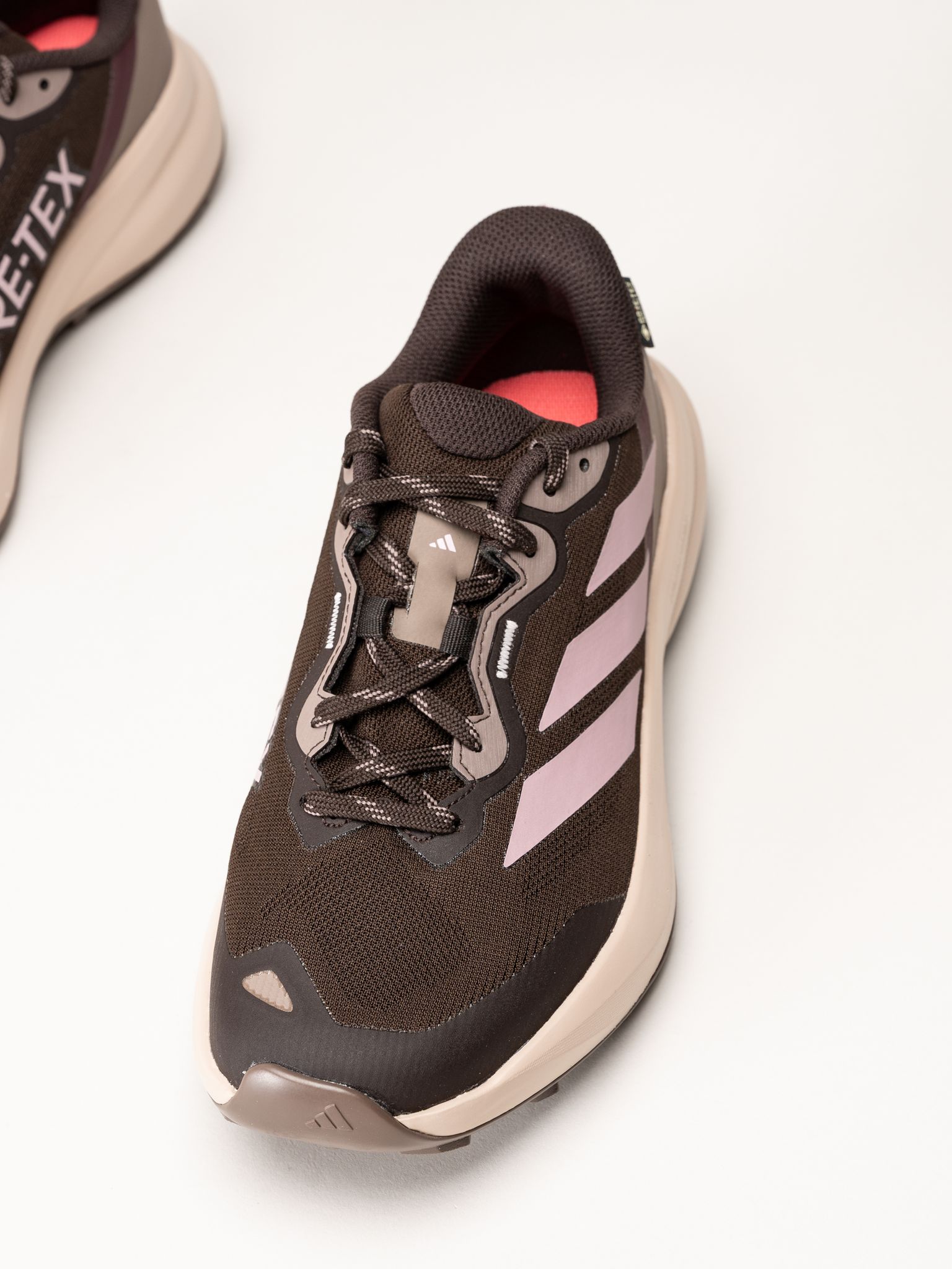 Adidas - Terrex Tracefinder Plus - Mörkbruna sneakers