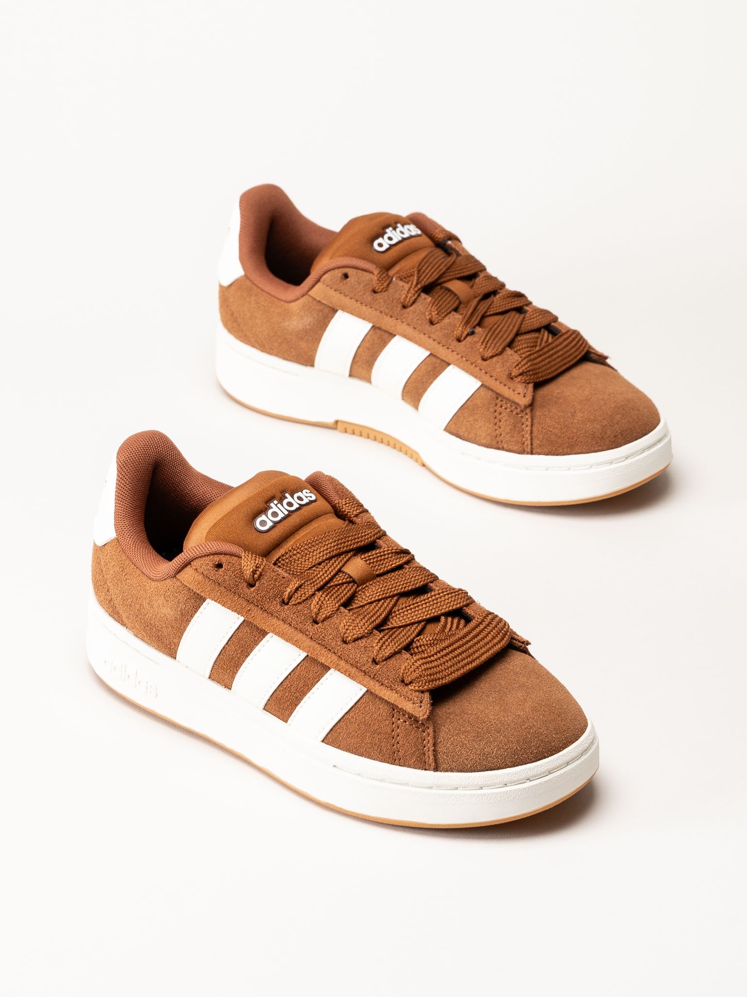 Adidas - Grand Court Alpha 00s - Bruna sneakers