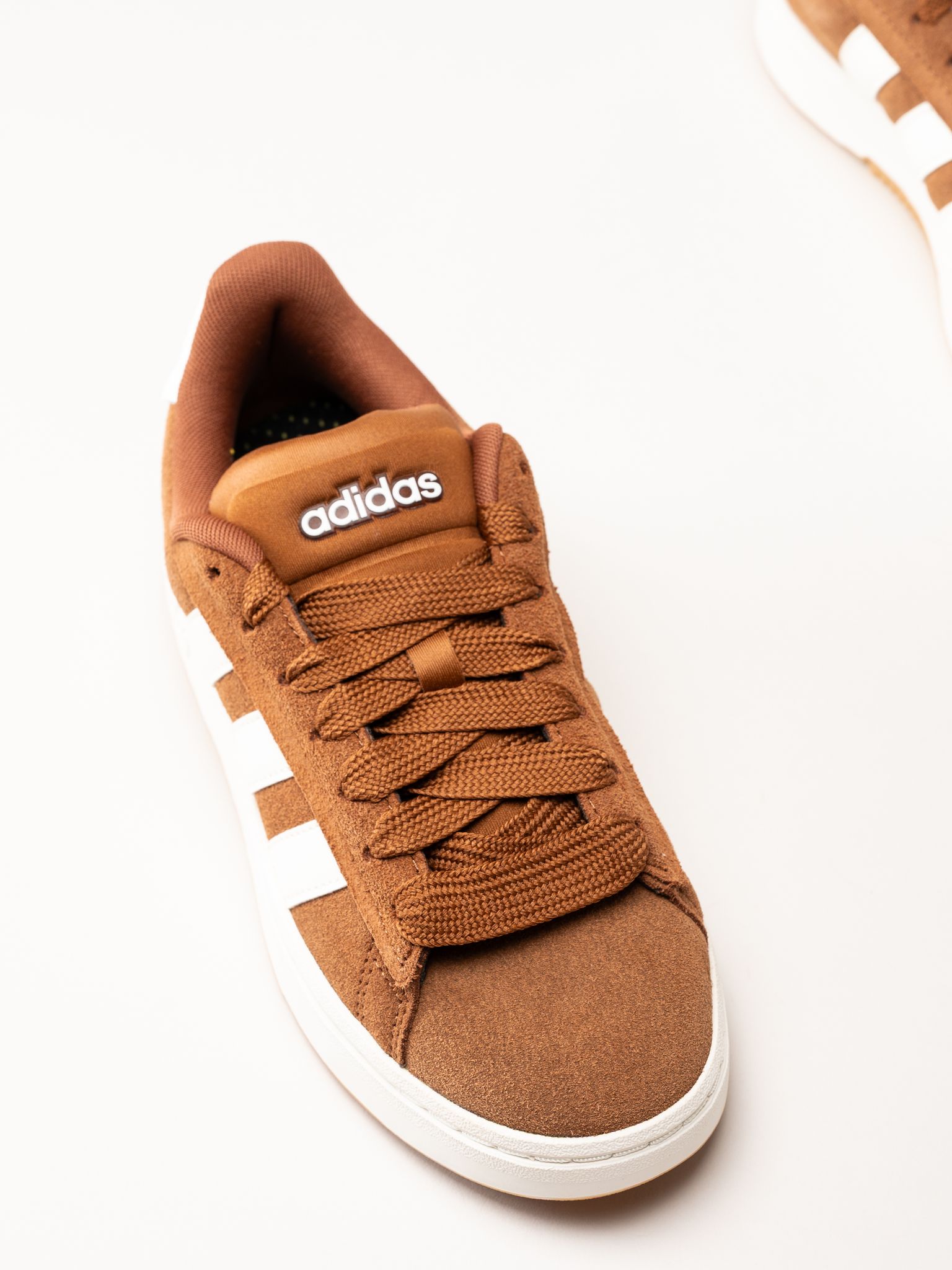 Adidas - Grand Court Alpha 00s - Bruna sneakers