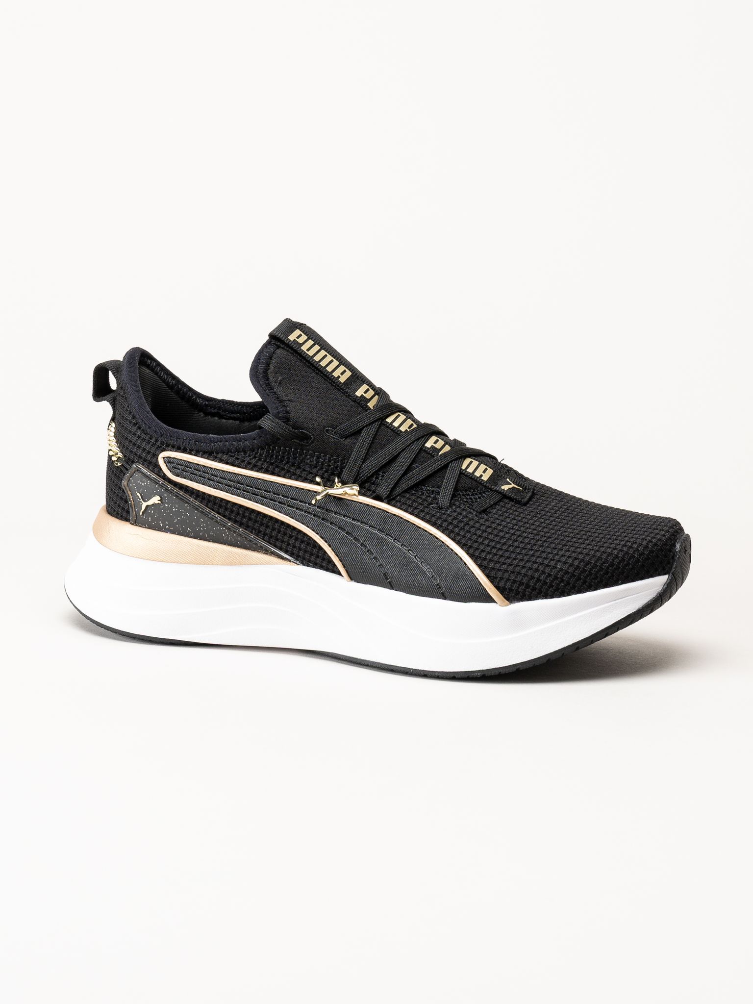 Puma - Softride Sabrina - Svarta sneakers
