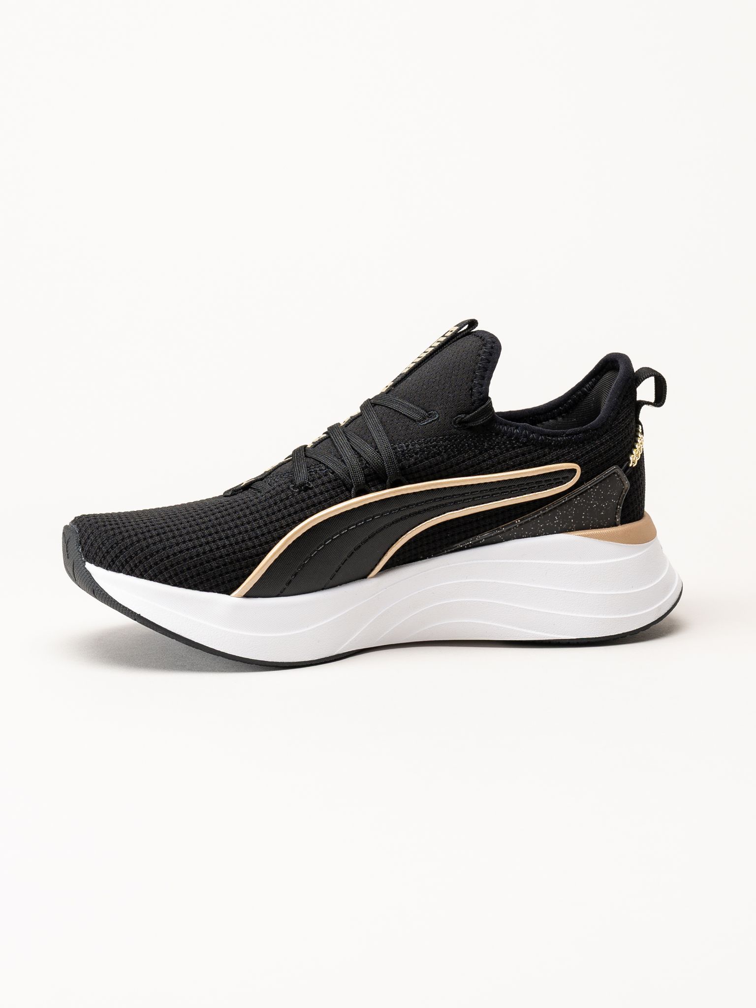 Puma - Softride Sabrina - Svarta sneakers