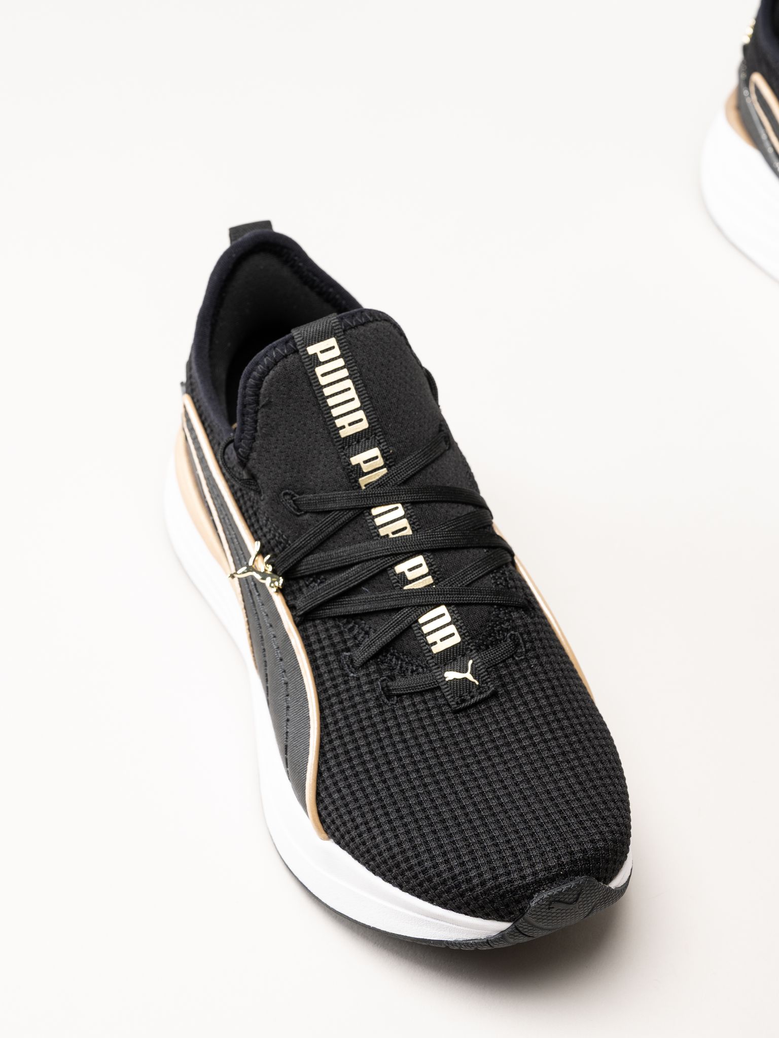Puma - Softride Sabrina - Svarta sneakers