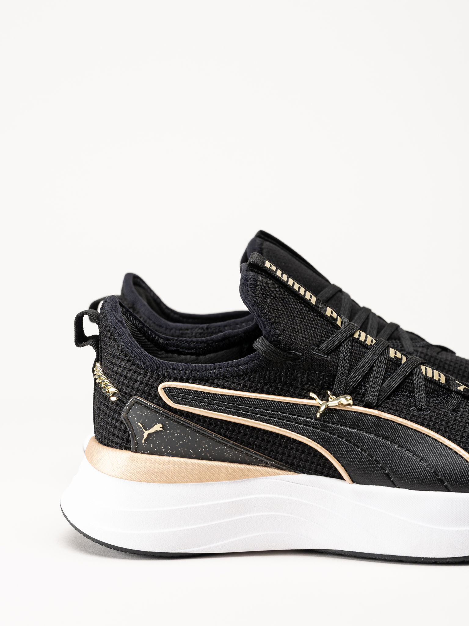 Puma - Softride Sabrina - Svarta sneakers