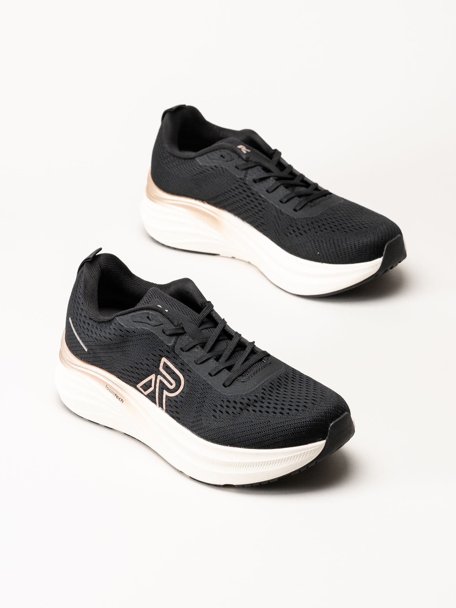 Rieker - Svarta sneakers i mesh