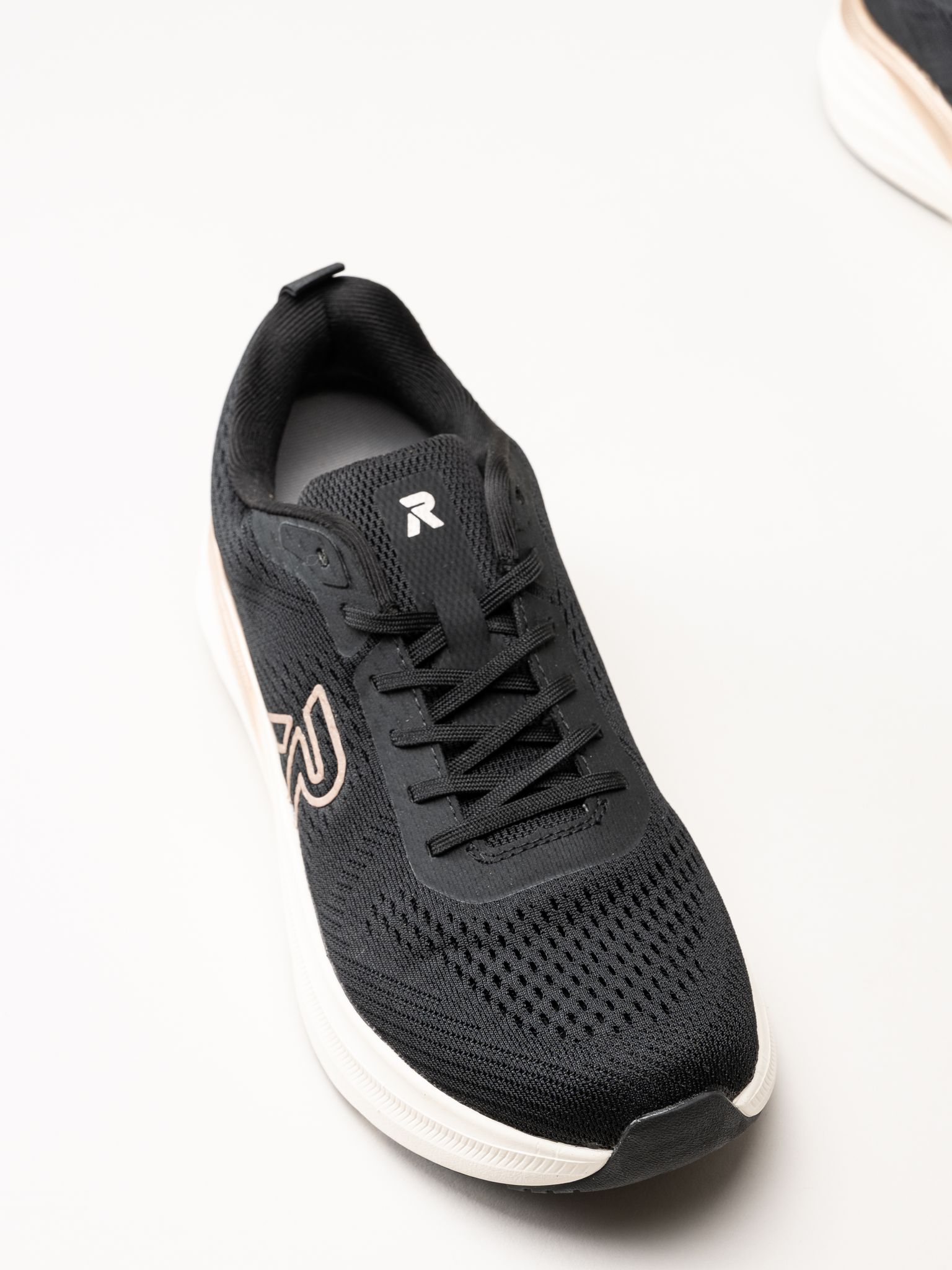 Rieker - Svarta sneakers i mesh