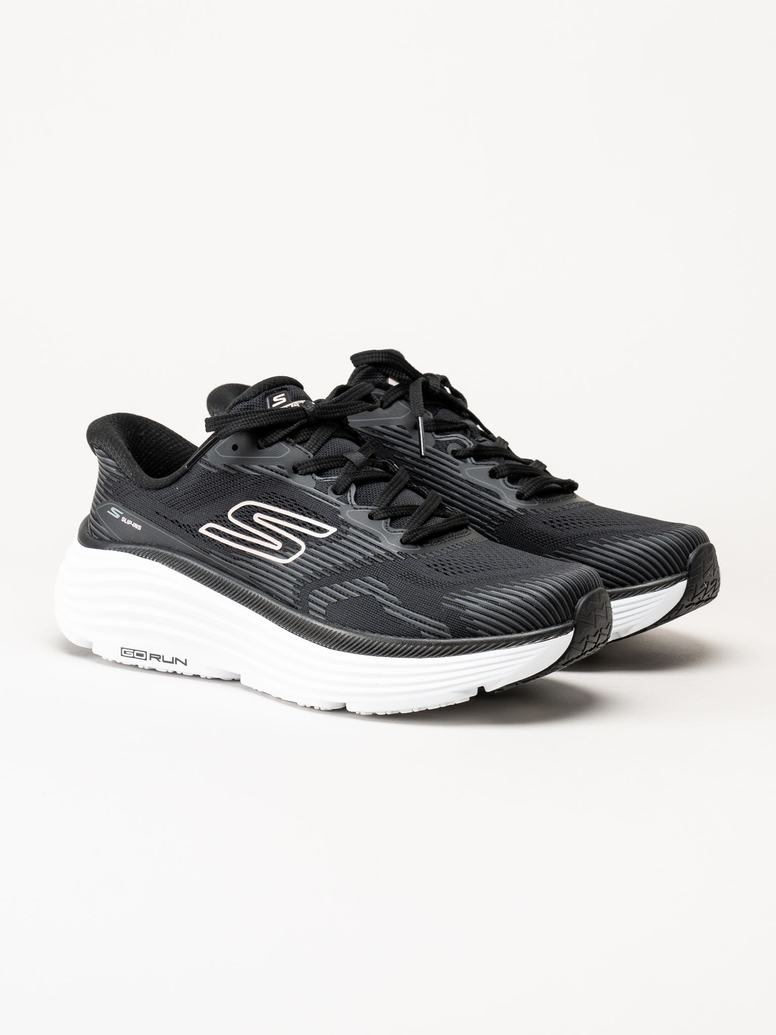 Skechers - Max Cushioning - Svarta slip in sneakers