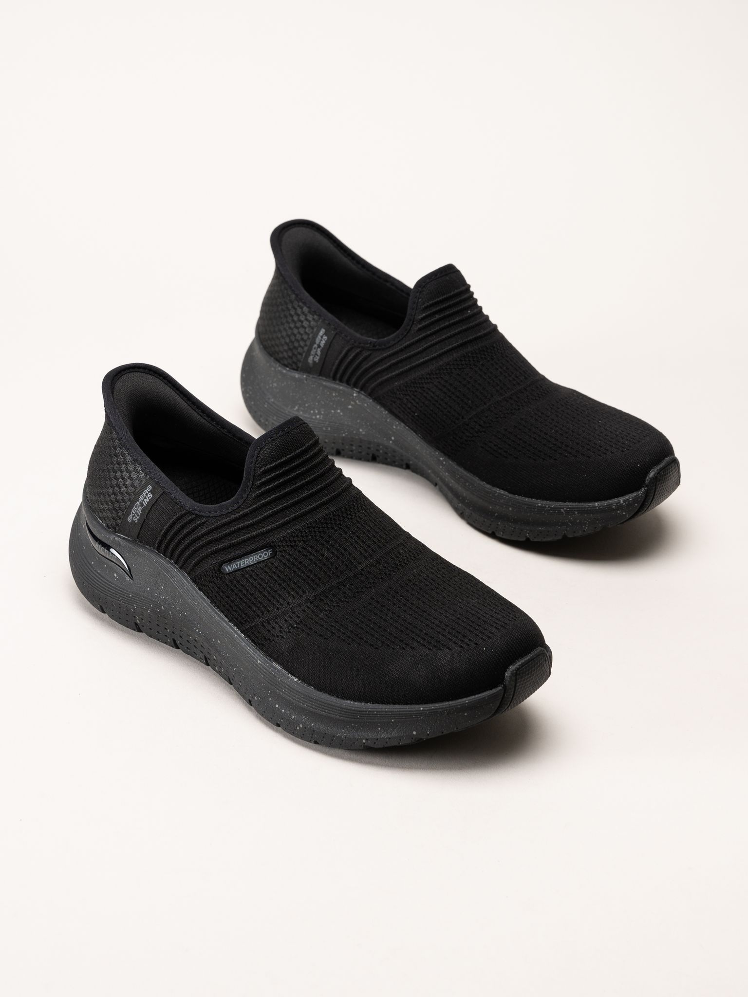 Skechers - Arch Fit 2.0 - Svarta slip-ins sneakers