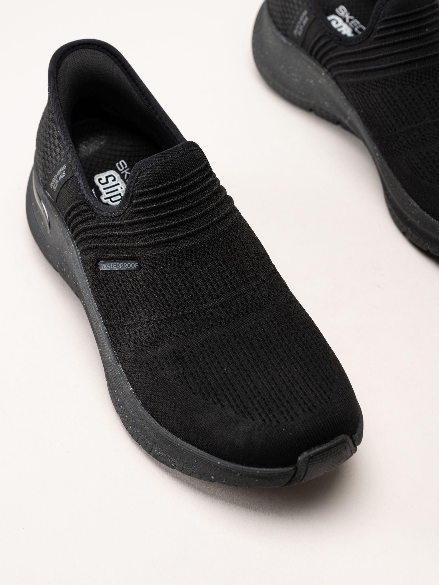 Skechers - Arch Fit 2.0 - Svarta slip-ins sneakers