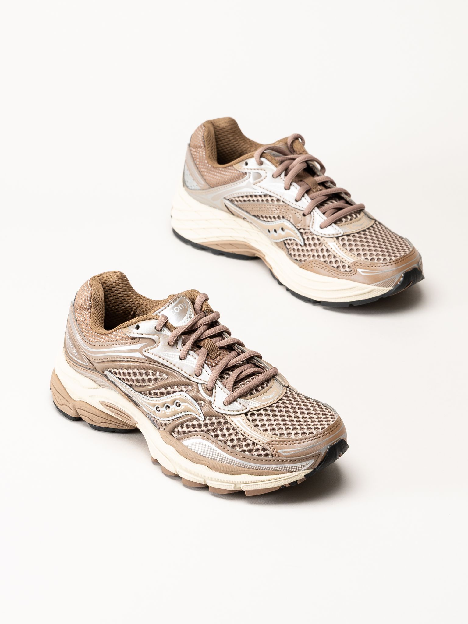 Saucony - Progrid Omni 9 - Ljusbruna sneakers