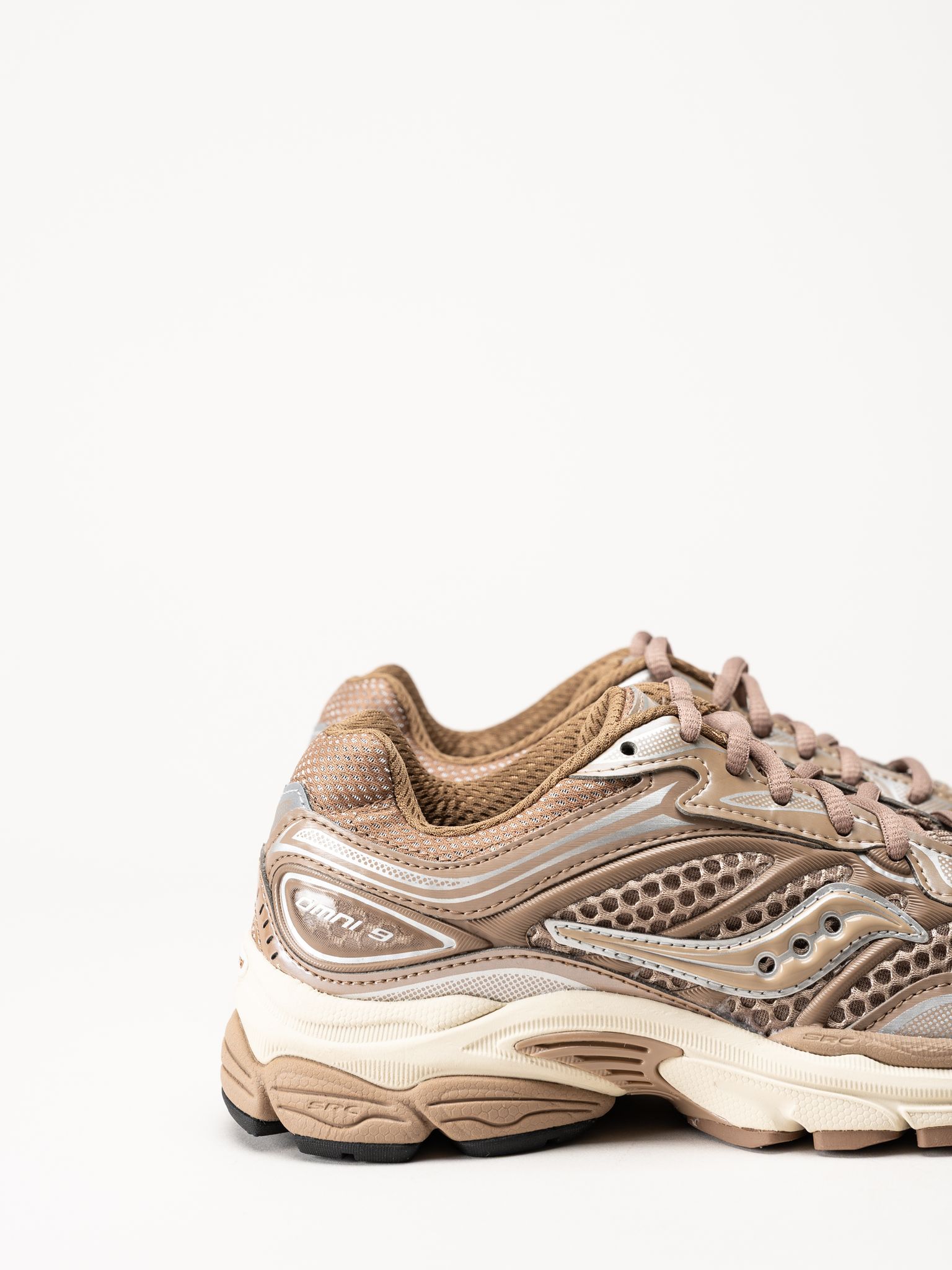 Saucony - Progrid Omni 9 - Ljusbruna sneakers