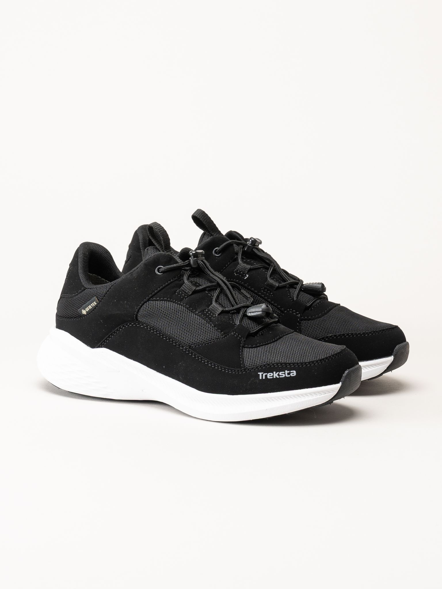 Treksta - Peace Low - Svarta sneakers