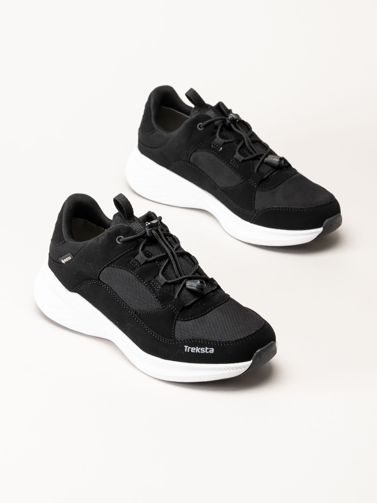 Treksta - Peace Low - Svarta sneakers