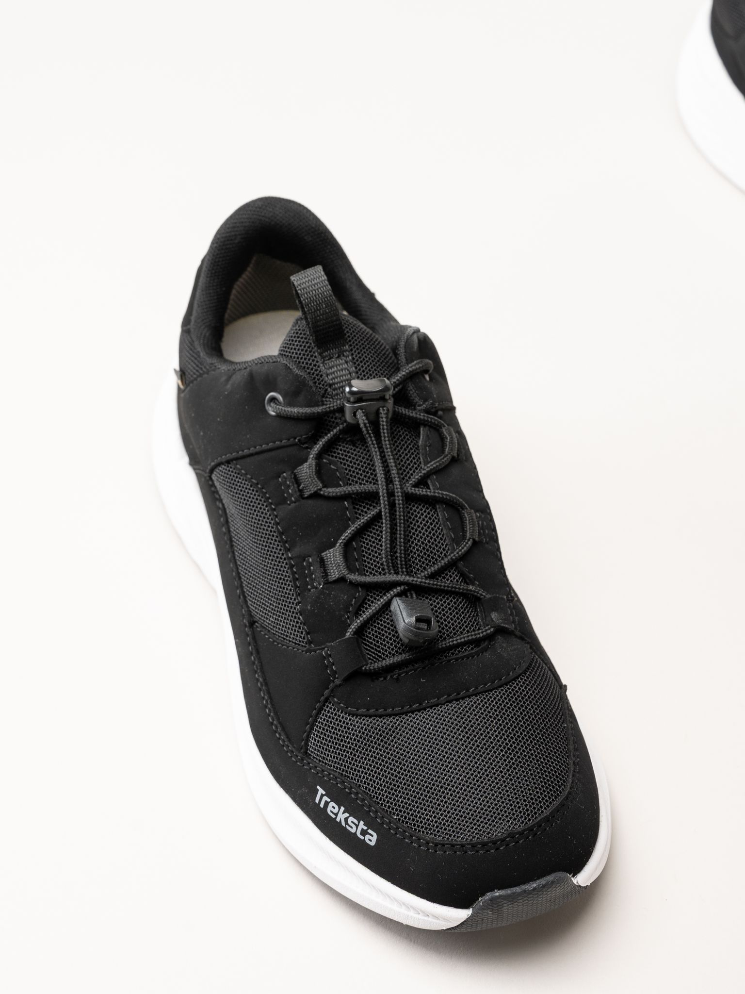 Treksta - Peace Low - Svarta sneakers
