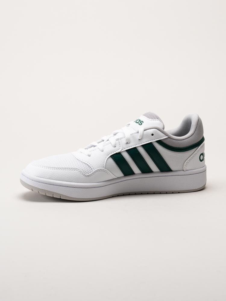 Adidas - hoops 3.0 - Vita sneakers i skinnimitation