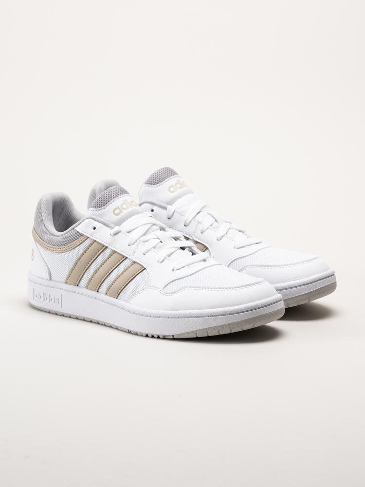 Adidas - Hoops 3.0 - Vita sneakers i skinnimitation