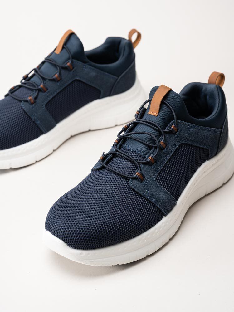 PoleCat - Arch New York - Mörkblå slip on skor i textil