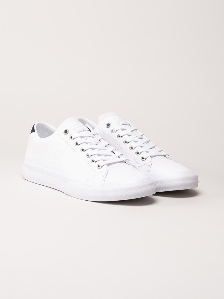 Tommy Hilfiger - TH Hi Vulc Street low Lth ESS - Vita sneakers i skinn