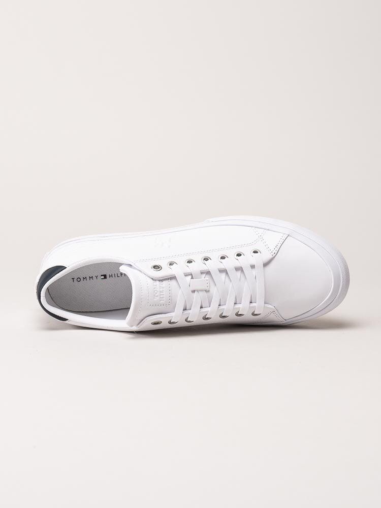 Tommy Hilfiger - TH Hi Vulc Street low Lth ESS - Vita sneakers i skinn