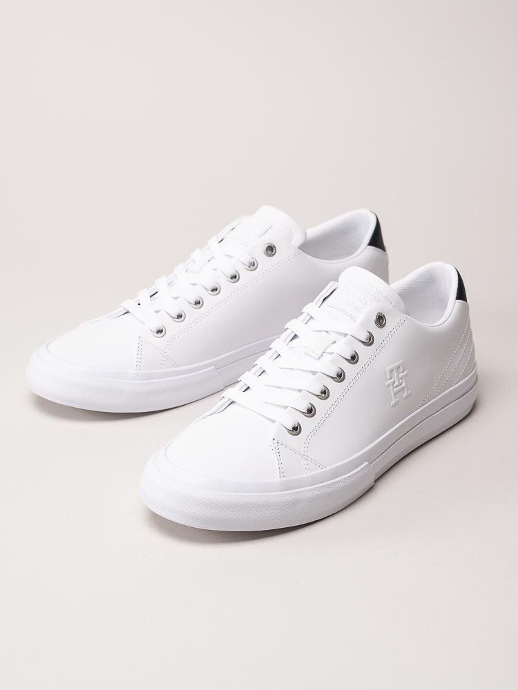 Tommy Hilfiger - TH Hi Vulc Street low Lth ESS - Vita sneakers i skinn