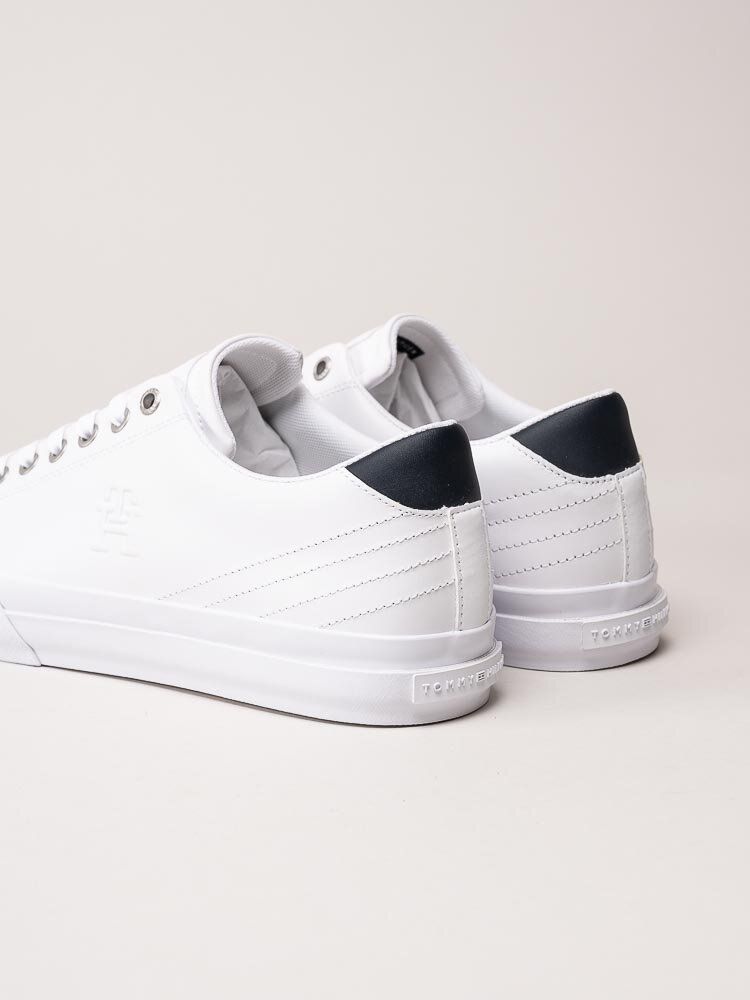 Tommy Hilfiger - TH Hi Vulc Street low Lth ESS - Vita sneakers i skinn