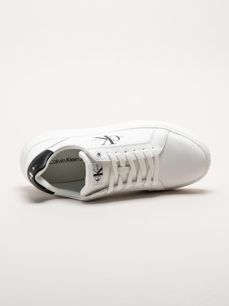 Calvin Klein - SEAMUS 20L - Vita sneakers i skinn
