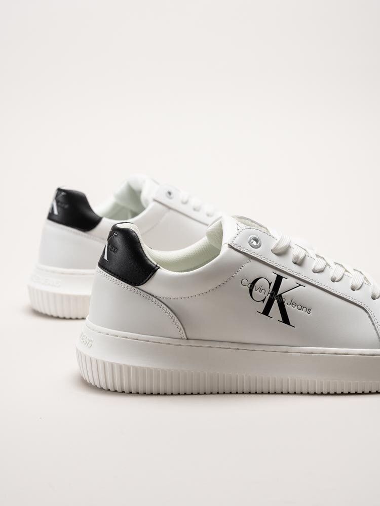 Calvin Klein - SEAMUS 20L - Vita sneakers i skinn