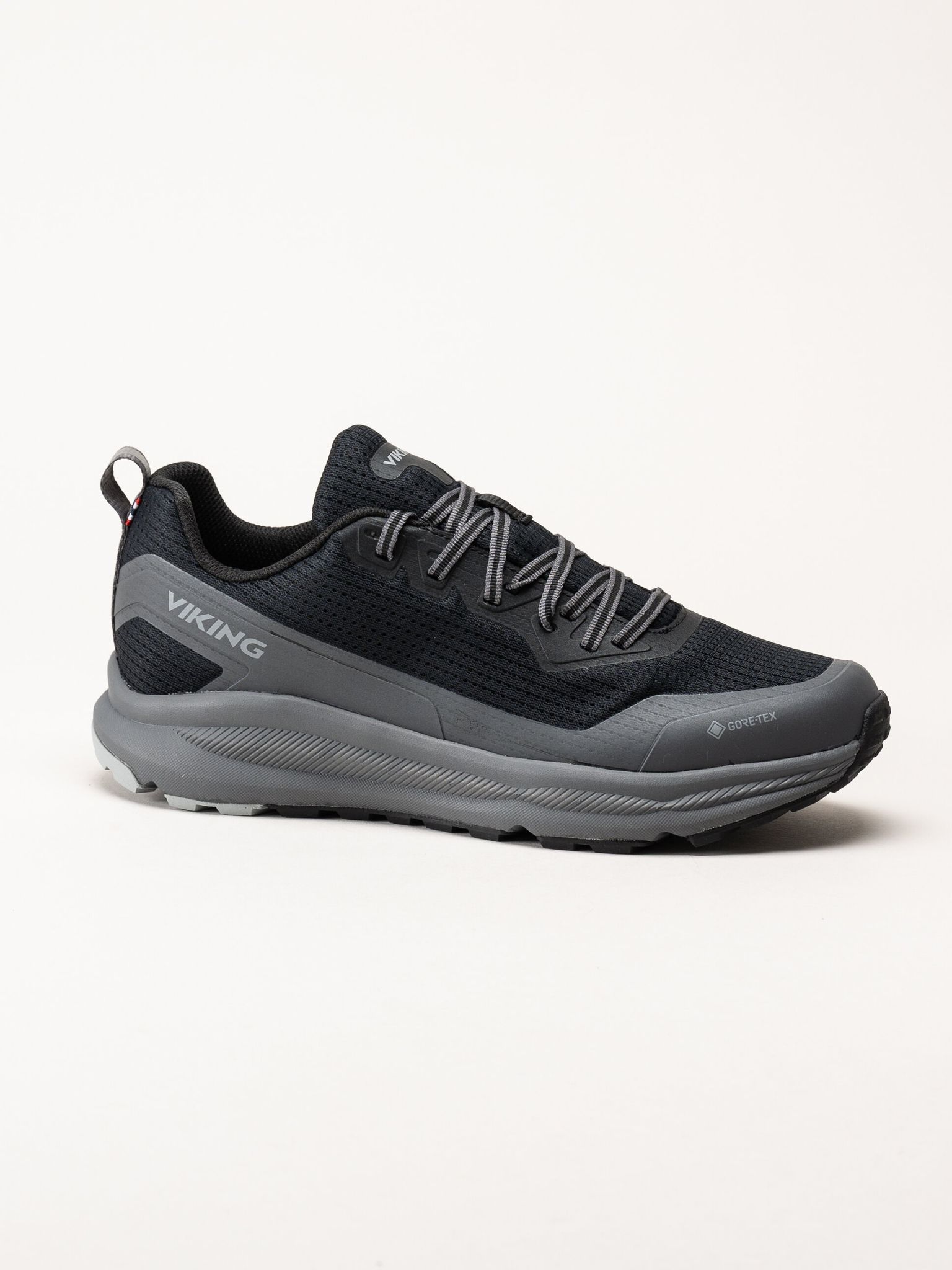 Viking Footwear - Motion Low GTX M - Svarta hybridskor med Gore-Tex