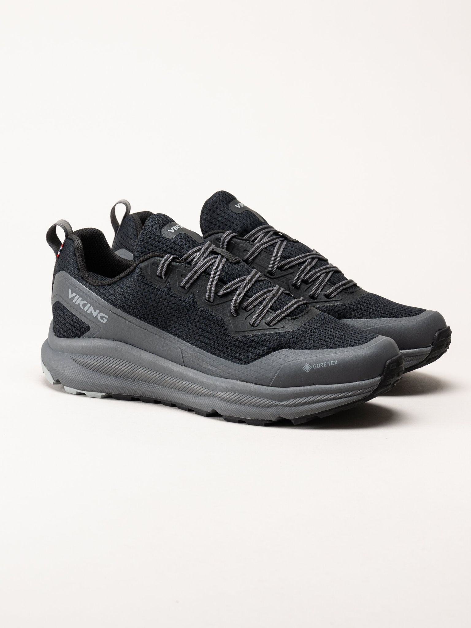 Viking Footwear - Motion Low GTX M - Svarta hybridskor med Gore-Tex