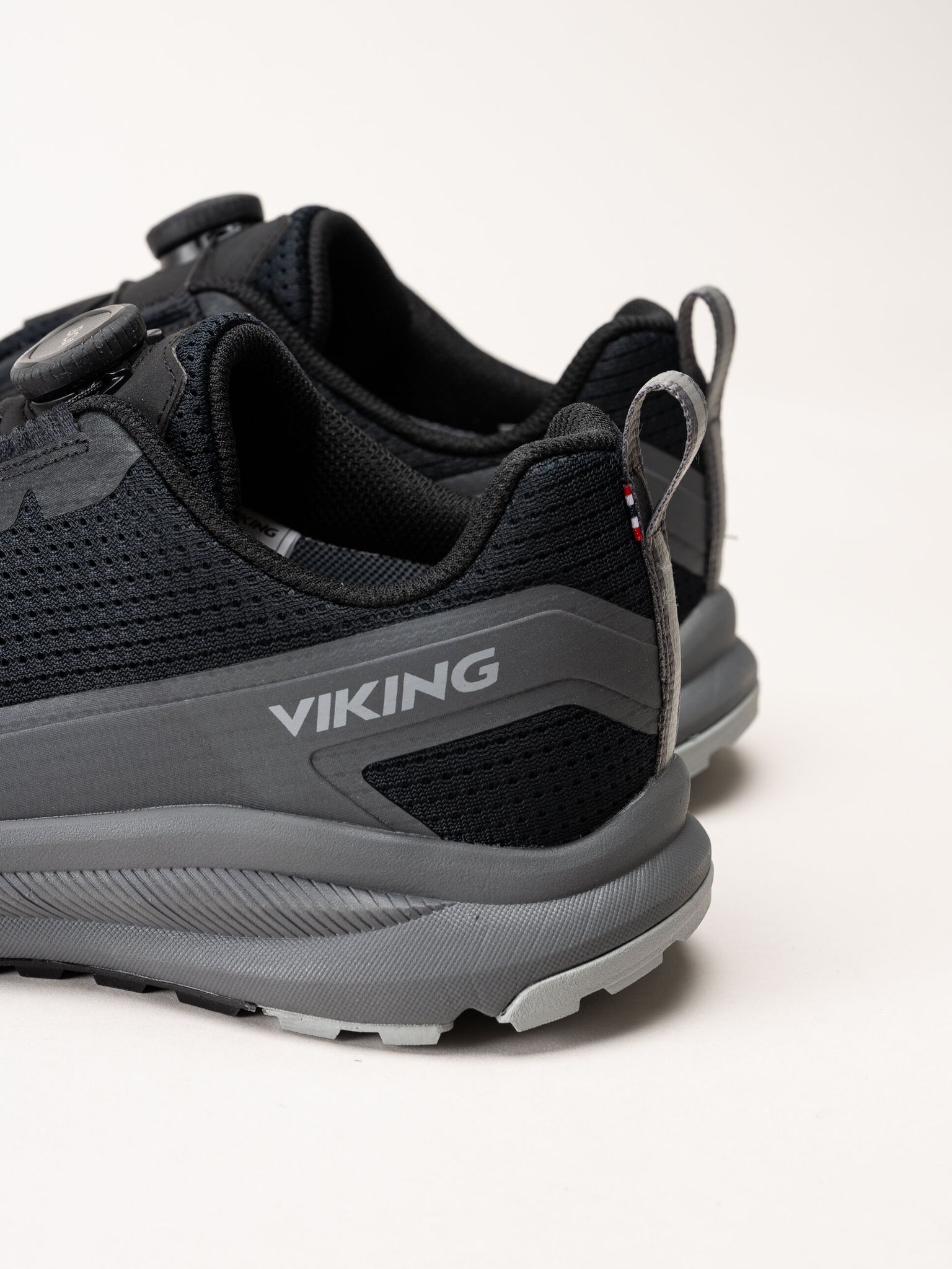 Viking Footwear - Motion Low Boa GTX M - Svarta BOA hybridskor med GoreTex