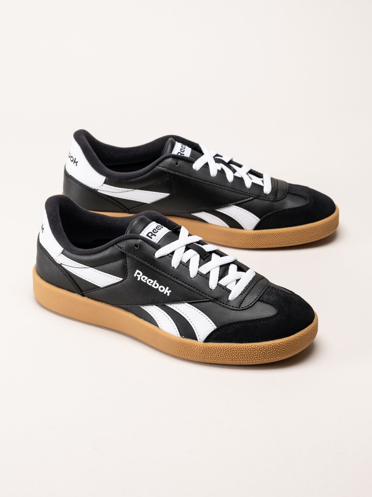 Reebok - Smash Edge S - Svarta sneakers i skinn och mocka