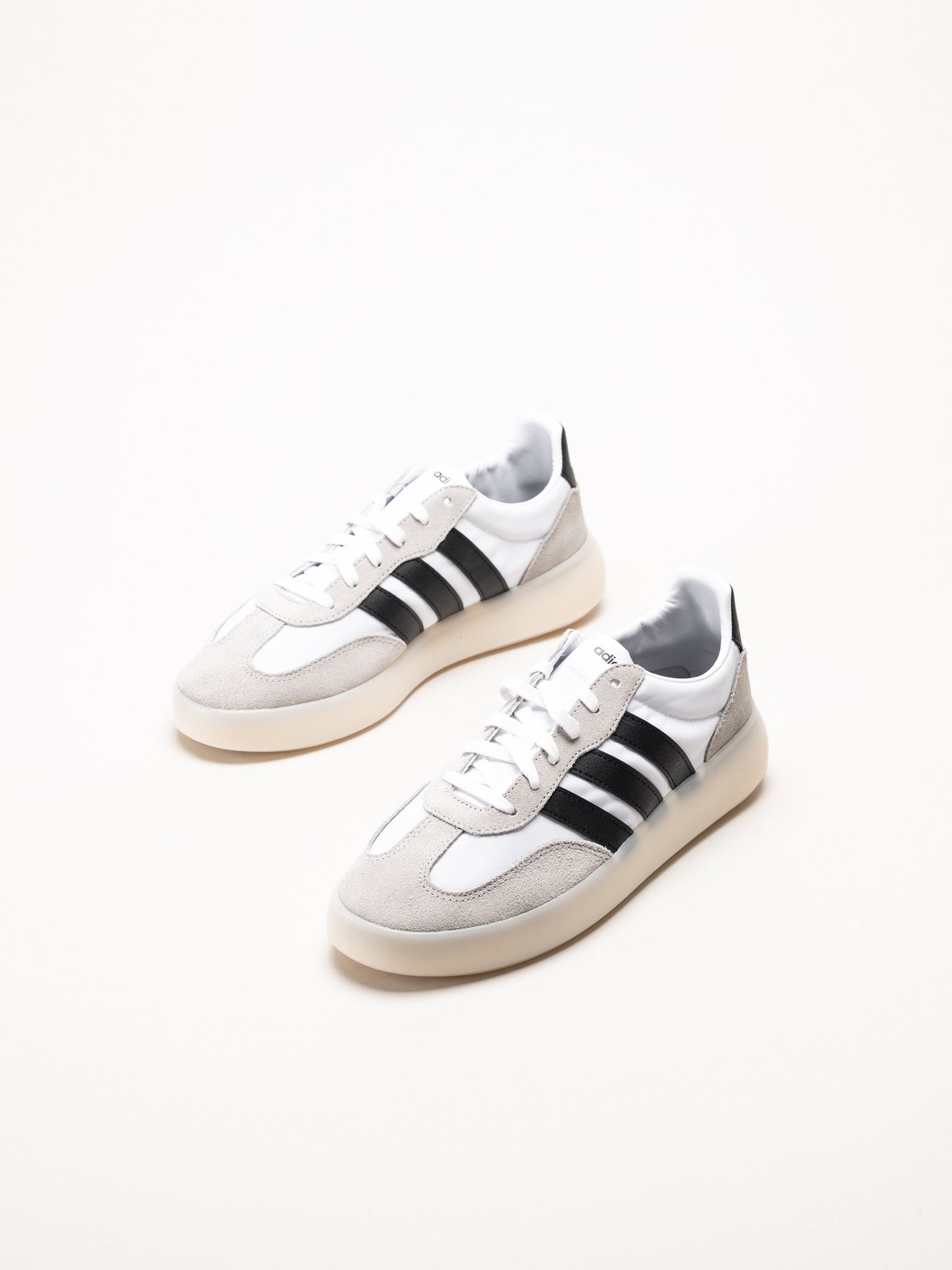 Adidas - Barreda Decode - Vita sneakers i nylon och mocka
